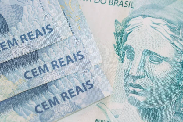 Brazylijski Pieniądze Bliska Makro 100 Rachunki Nazwie Real Obrazek Koncepcyjny — Zdjęcie stockowe