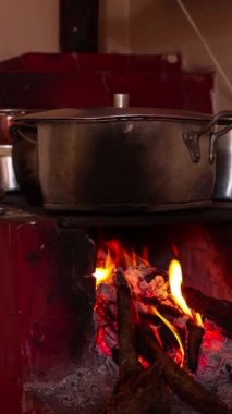 Tipik Brezilya çiftlik kırsalında odun fırını