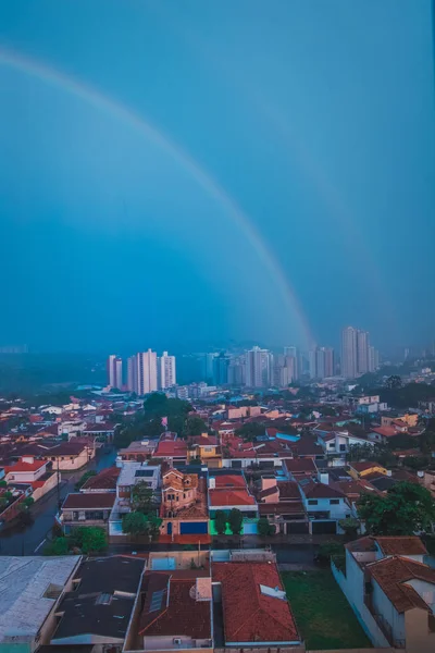 Podwójna tęcza w Ribeirao Preto City Skyline — Zdjęcie stockowe