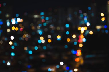 Siyah arkaplanda Bokeh Renkli Şehir Işıkları