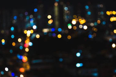 Siyah arkaplanda Bokeh Renkli Şehir Işıkları