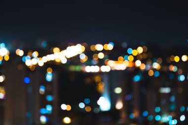 Siyah arkaplanda Bokeh Renkli Şehir Işıkları