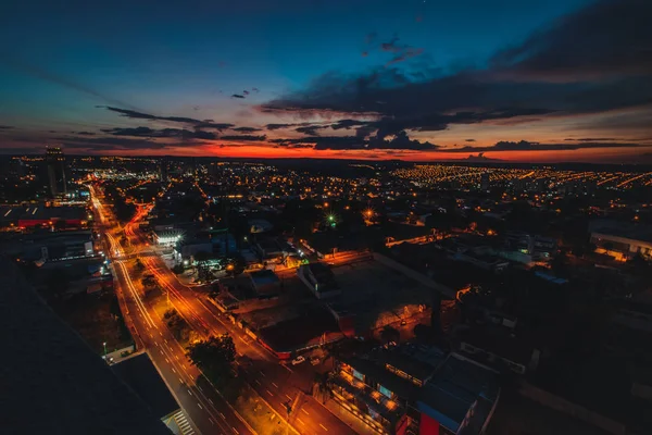 サンパウロのRibeirao Preto市は日没の日に。プレ州の地域 — ストック写真