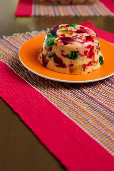 Gelatina em cores, doce muito famoso no Brasil. Doces brasileiros — Fotografia de Stock