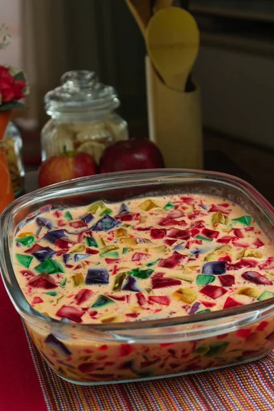 Gelatina em cores, doce muito famoso no Brasil. Doces brasileiros — Fotografia de Stock