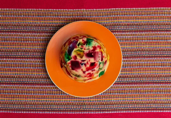 Gélatine en couleurs, douce très célèbre au Brésil. Bonbons brésiliens — Photo