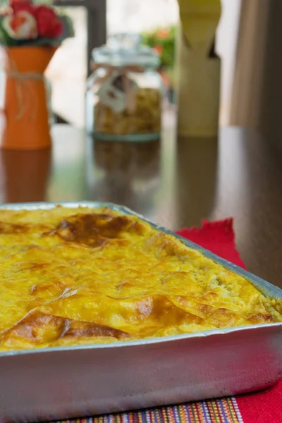 Torta de palma na cozinha mesa de madeira — Fotografia de Stock