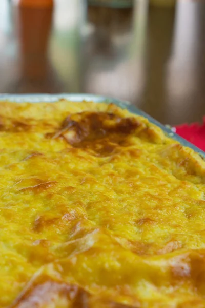 Pastel de corazón de palma en la mesa de madera cocina —  Fotos de Stock