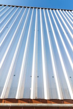 Metalik dikey çizgili organik desen