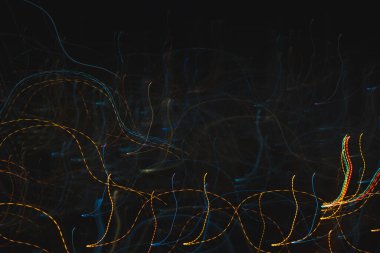 Işıklar siyah arkaplanda. Renk örtüsü ışık deseni.