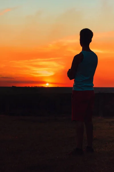 Hombre Negro Adulto Atardecer Blackground —  Fotos de Stock