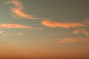 Gökyüzü inanılmaz renk arkaplanlı.