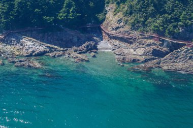 Busan 'da deniz manzaralı insanlar için dağdaki kıyı şeridi manzarası