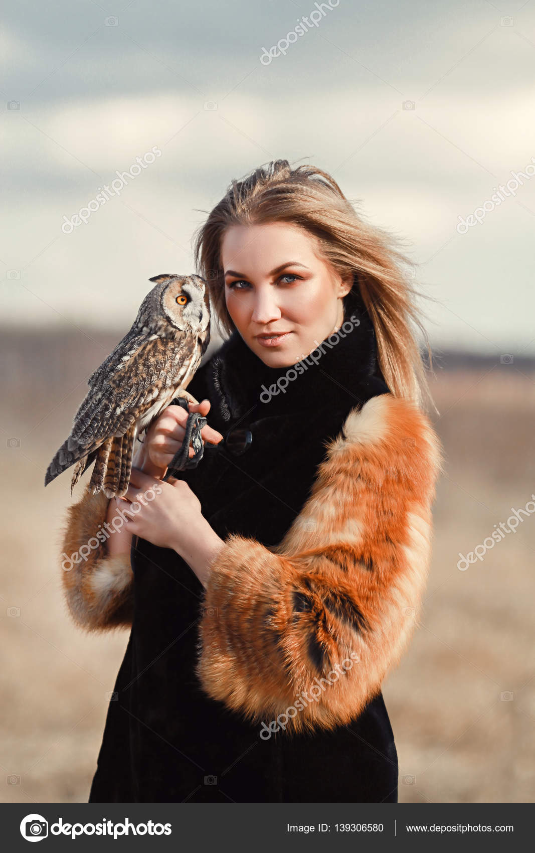 Manteau Un Fourrure Belle Dans Femme Hibou De Sur Avec dxeCBrWo