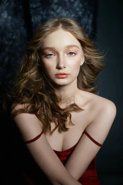 Porträt Eines Sexy Blonden Mädchens Schöne Lockige Haare Perfekt Weiche — Stockfoto