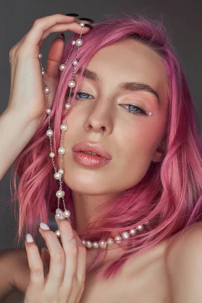 Szépség Portré Rózsaszín Hajjal Kreatív Élénk Színezés Világos Színű Kiemelések — Stock Fotó