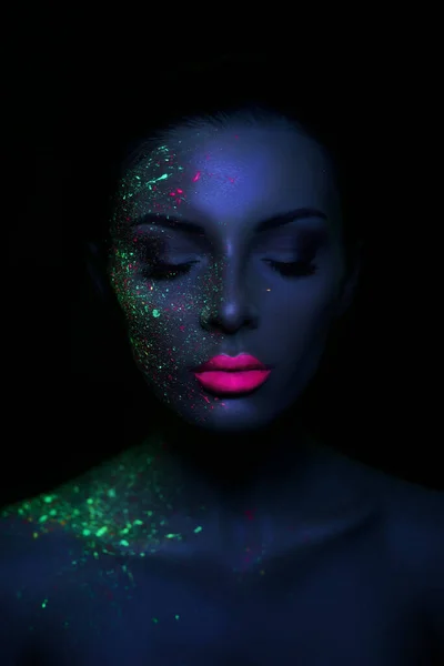 Модна Модель Жінки Неоновому Світлому Яскравому Флуоресцентному Макіяжі Опускається Обличчя — стокове фото