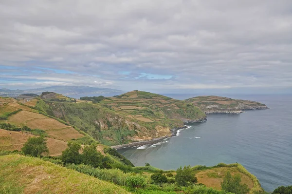 Sao Miguel Island ve okyanus manzarası — Stok fotoğraf