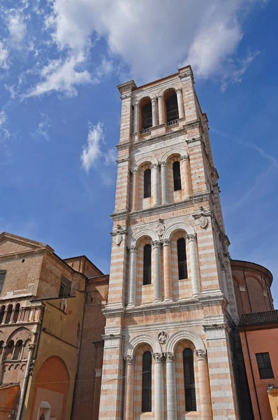 Campanario de la catedral de Ferrara — Foto de Stock