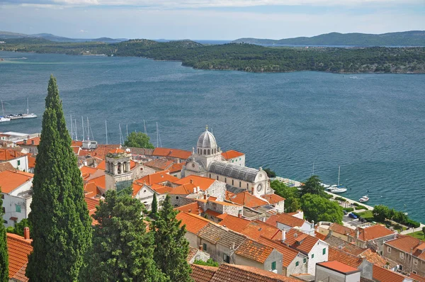 Una vista de la Catedral de Santiago en Sibenik, Croacia —  Fotos de Stock