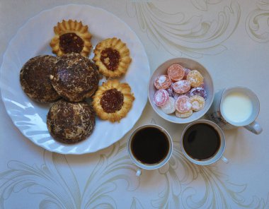 Kahve, süt, tatlılar-üstteki görünüm