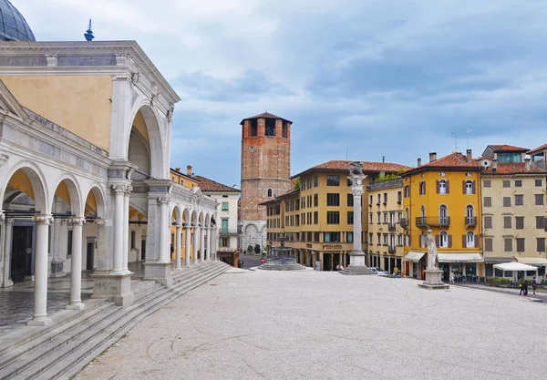 Plaza de la Libertad en la ciudad italiana de Udine — Foto de Stock