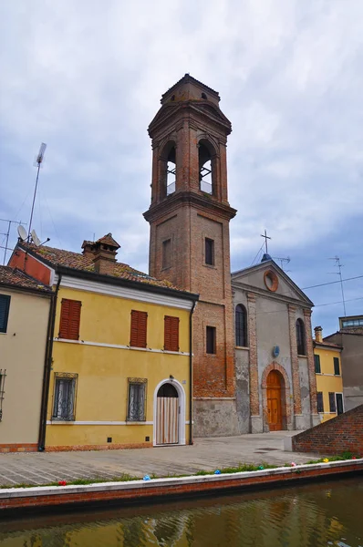 El edificio del campanario en la ciudad de Comacchio — Foto de Stock