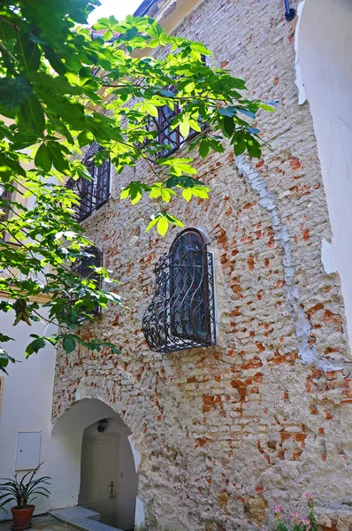 Teil der Mauer in der Burg mikulov — Stockfoto