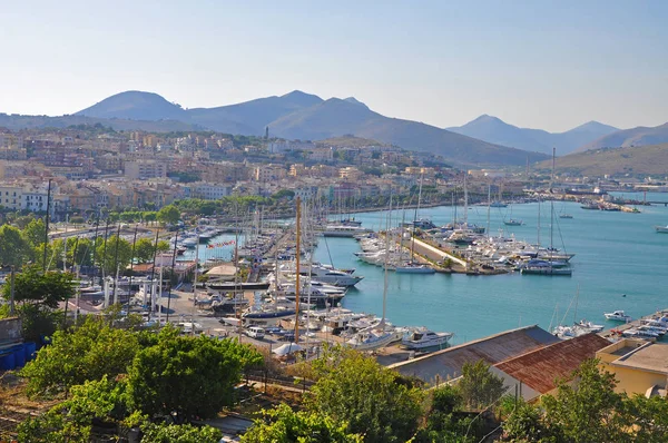 Gaeta Marinada doğal bir görünüm