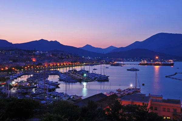 Gaeta Marinada gece doğal görünümünü