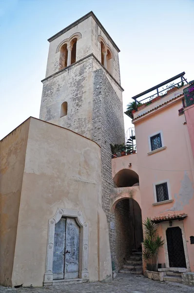 Het oude huis in de Italiaanse stad Gaeta — Stockfoto