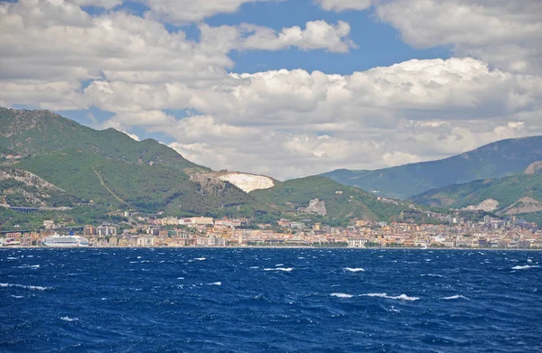 Los tipos de la Península de Sorrento desde el mar — Foto de Stock