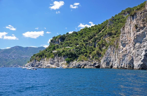 Widok na wybrzeże Amalfi, od morza — Zdjęcie stockowe