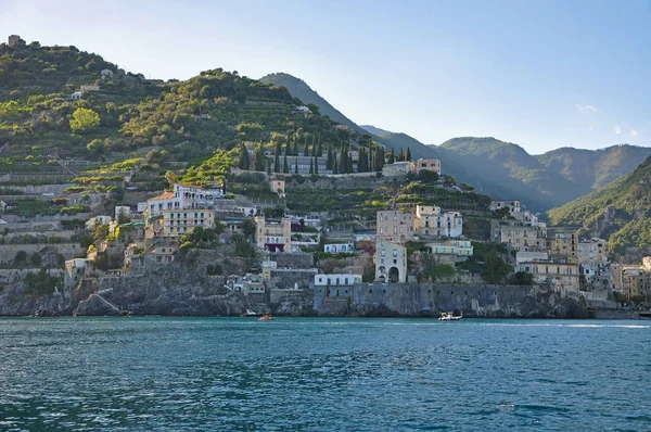 Çok düzeyli kasabalara uçuruma Amalfi Coast