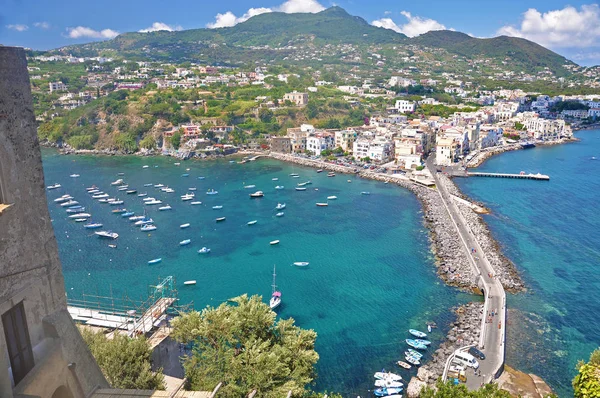 Aragonca kalenin teraslarında görünümünden Ischia Isl üzerinde