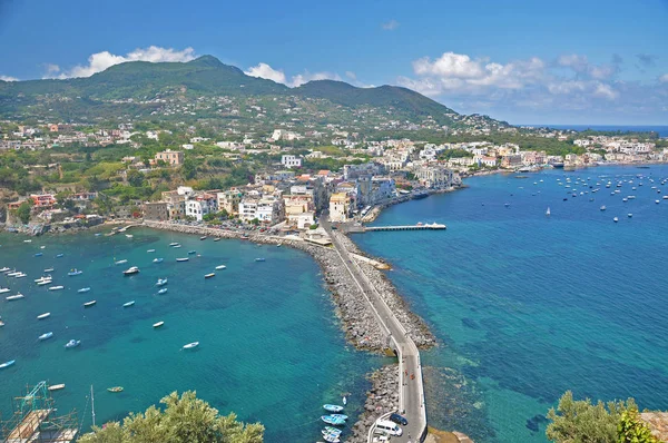 La vista desde las terrazas del castillo aragonés en Ischia isl —  Fotos de Stock