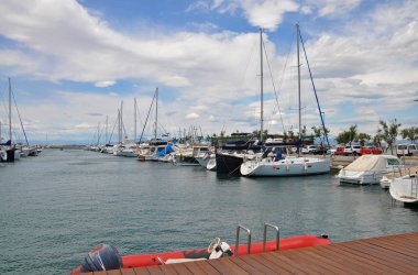 Gül İspanyol şehir Marina yatlar