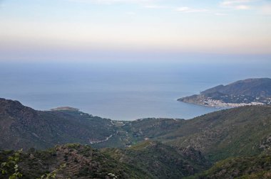 Akşam manzara İspanya - deniz, dağlar, alanlar, Vadisi