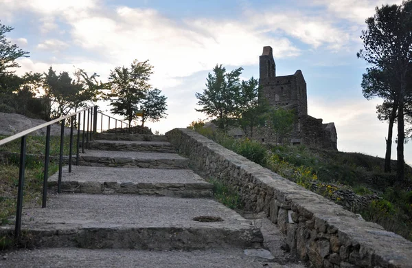 Το εκκλησάκι του ένα μεσαιωνικό μοναστήρι Sant Pere de ΡΟΔΕΣ στην Ισπανία — Φωτογραφία Αρχείου