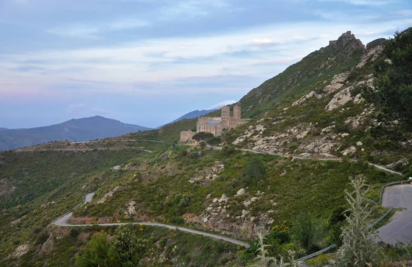 İspanya - dağlar, yollar ve Ortaçağ mona'nın akşam manzara
