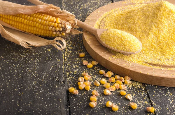 Corn cob and flour spread on table — Stock Photo, Image