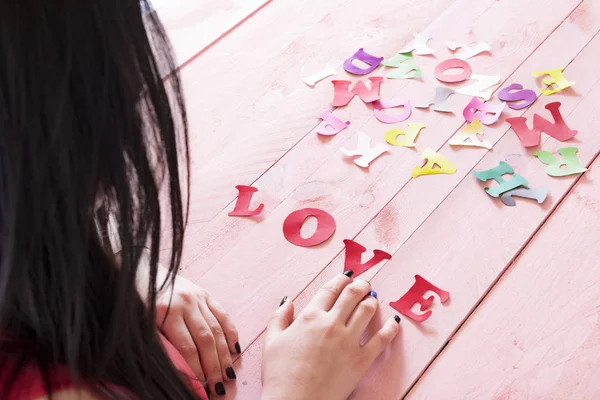Cartas de papel y la palabra amor — Foto de Stock