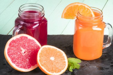 Greyfurt ve portakal suyu kavanoz