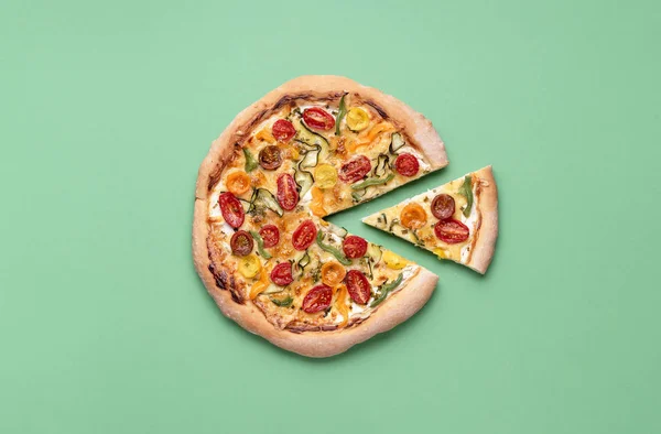 比萨，普莱玛维拉和一片。 单片素食披萨 — 图库照片
