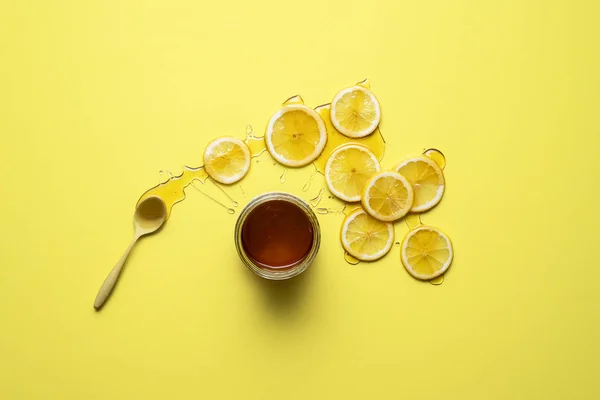 Lemon slices and honey jar. Healthy eating. Natural cold remedy — 스톡 사진
