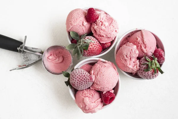 Raspberry ice cream and frozen berries on white table. Homemade — Stock Photo, Image