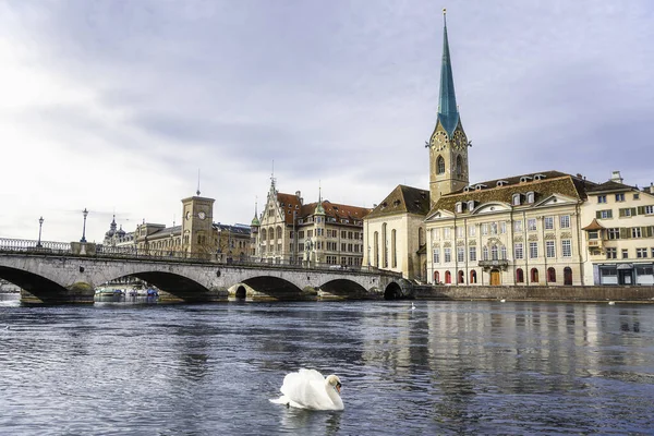 Zúrich Paisaje Ciudad Con Puente Sobre Río Edificios Antiguos Solo — Foto de Stock