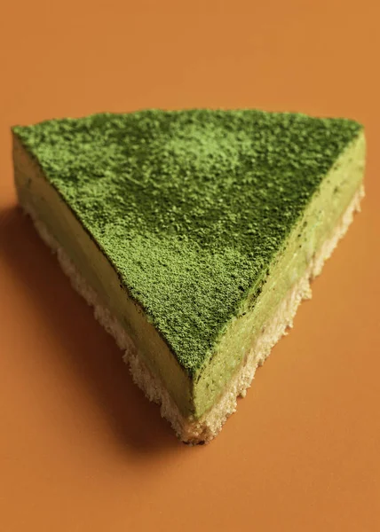 Fetta Torta Formaggio Sfondo Arancione Cremosa Fetta Torta Matcha Primo — Foto Stock