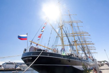 Boylu soylu Yelkenliler yarışları Kotka 2017. Kotka, Finlandiya 16.07.2017. Kotka, Finlandiya Port barque Kruzenshtern.