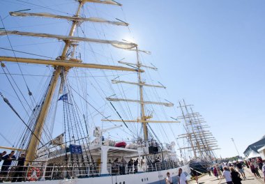 Boylu soylu Yelkenliler yarışları Kotka 2017. Kotka, Finlandiya 16.07.2017. Mir Kotka, Finlandiya'nın limanda gemi.